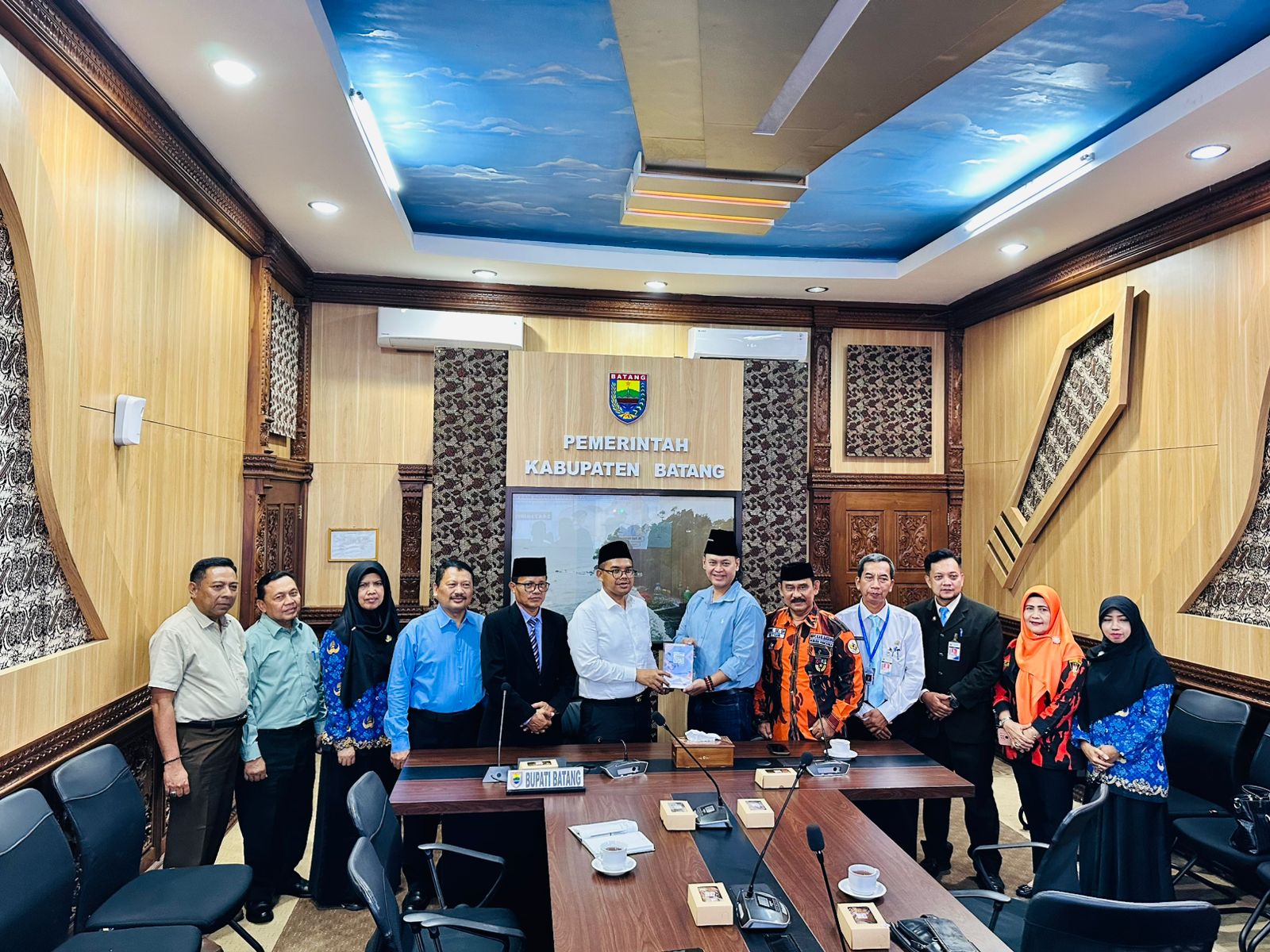 Dari Tangan ke Tangan: 16.000 Mushaf untuk Masyarakat Batang